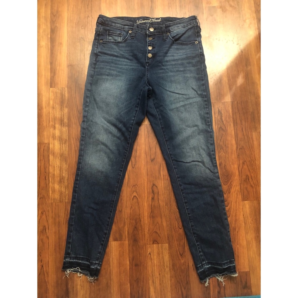 Universal Thread Frayed Hem Jeans